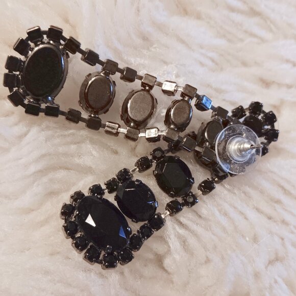 Black & Silver Elegance! 2 pair of earrings with beautiful necklace. - Picture 5 of 5